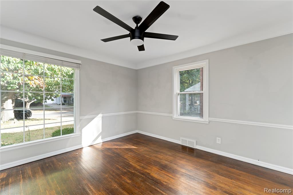 14611 Greenview Road Detroit, MI 48223 - Photo 7 of 21