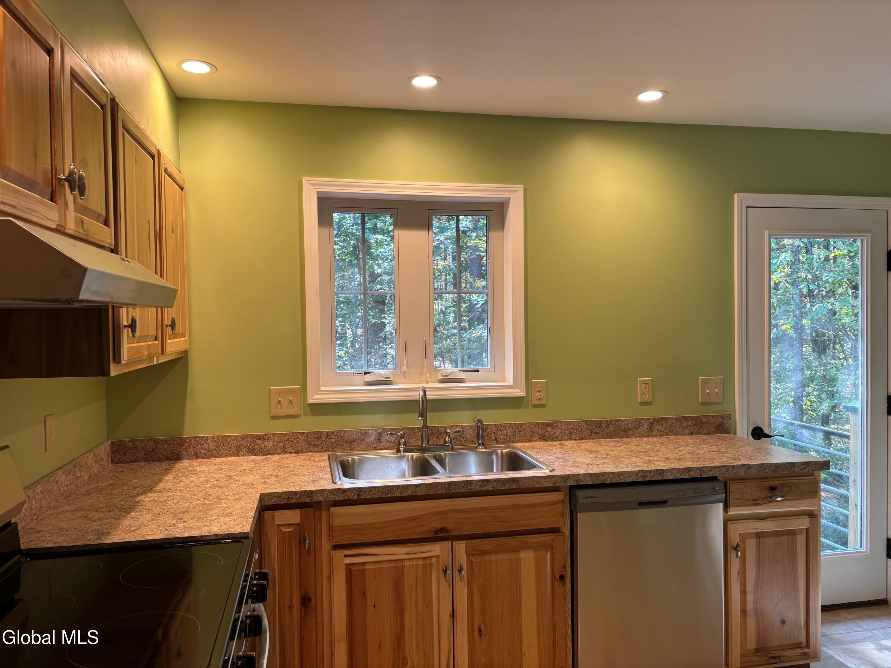 443-445 North Creek Road Greenfield, NY 12833 - Photo 4 of 29 IMG_6709