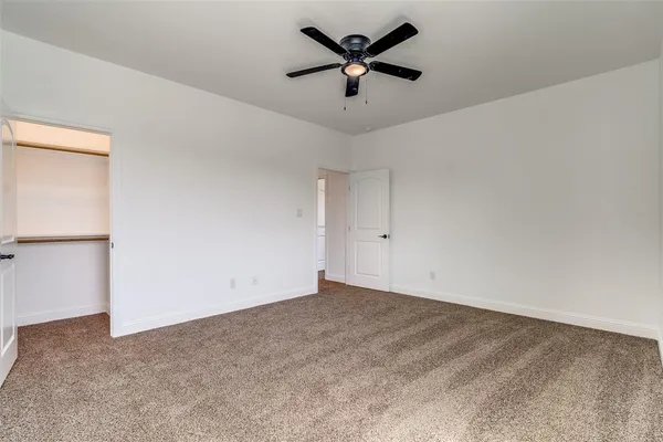 a view of room with a ceiling fan