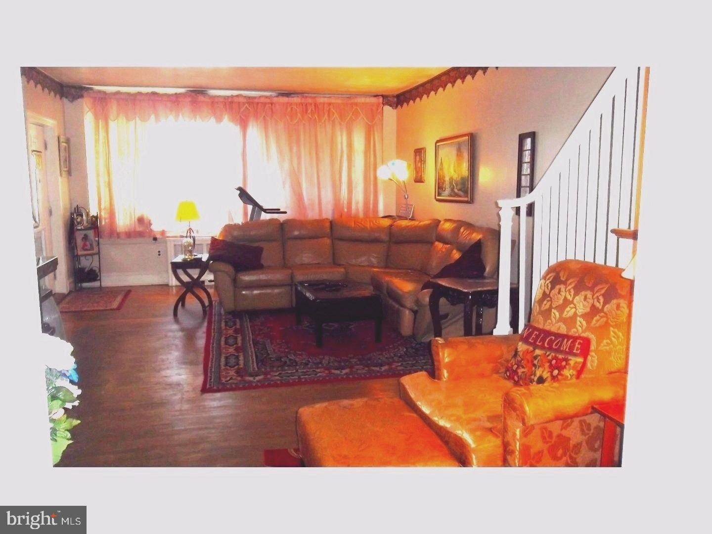 6323 Martins Mill Road Philadelphia, PA 19111 - Photo 3 of 22 Living Room
