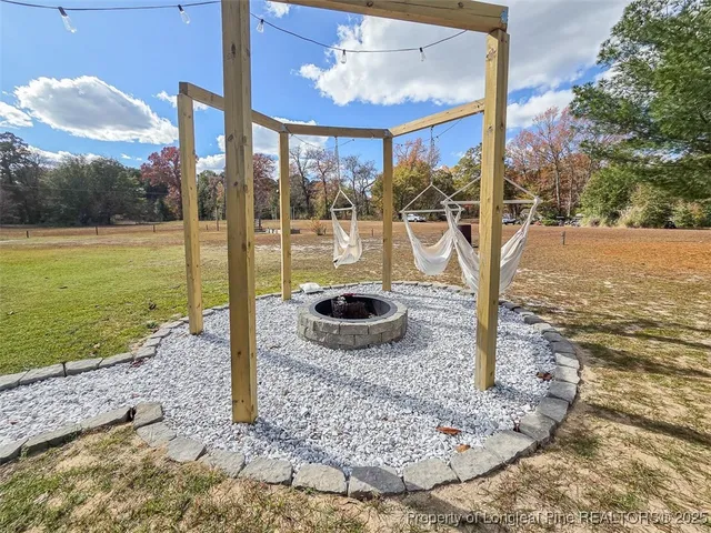 a view of backyard of the house