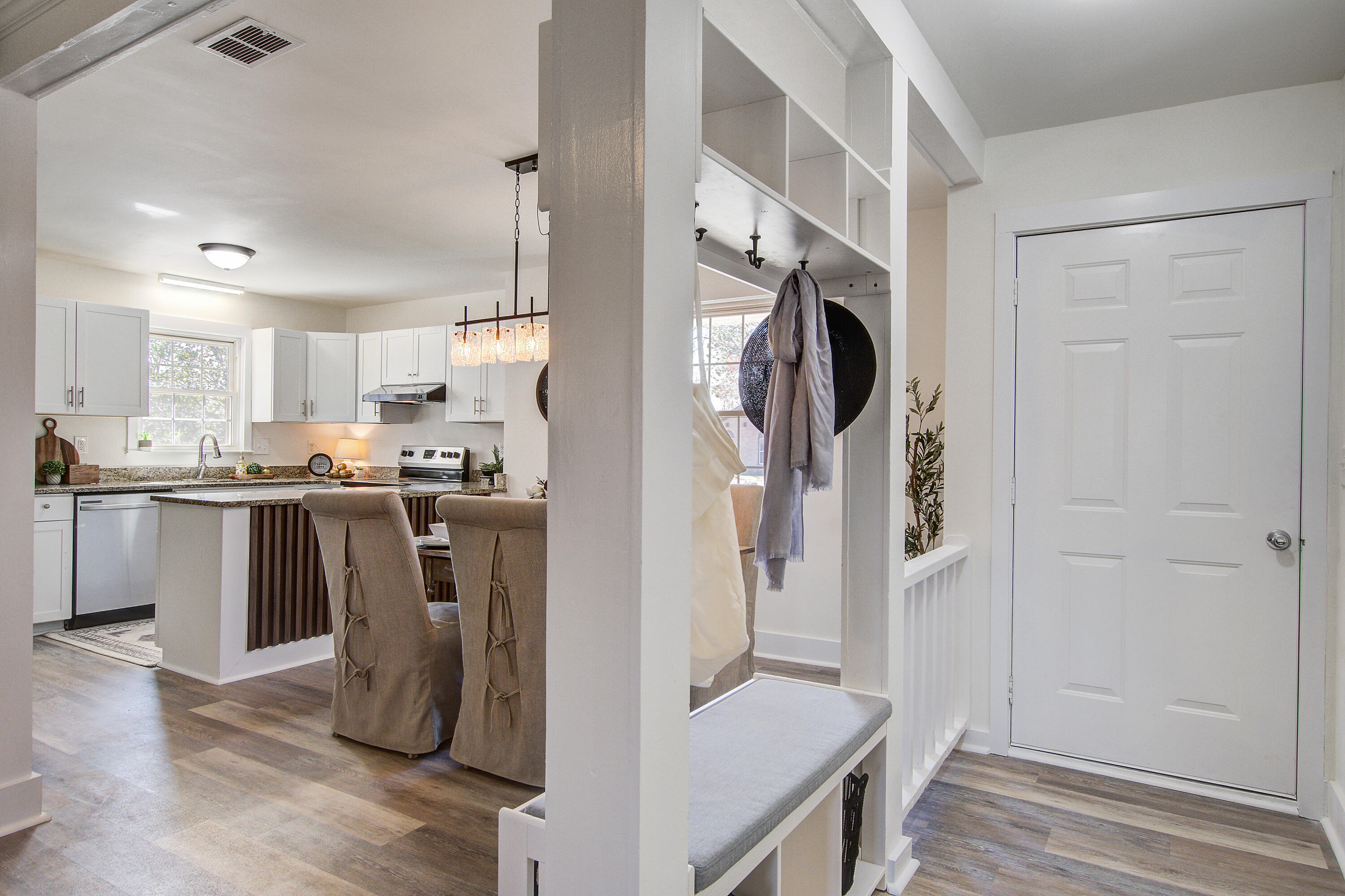 303 Longleaf Road Summerville, SC 29486 - Photo 5 of 41 303 (5)