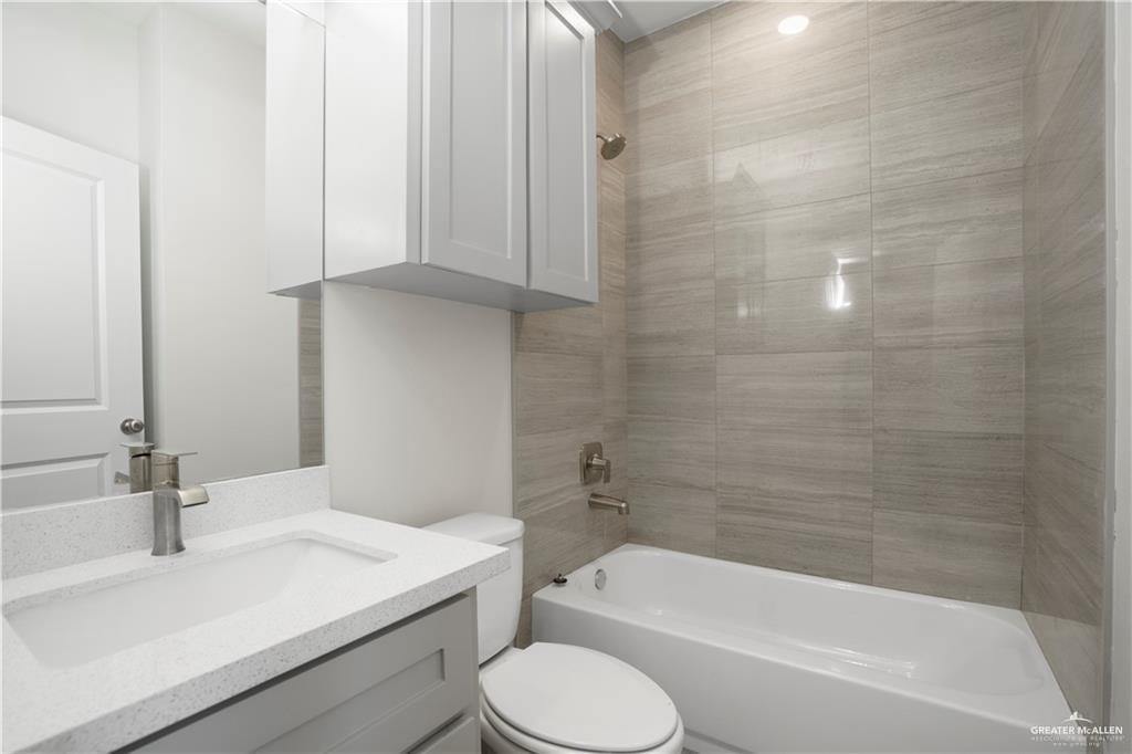 5900 Puffin Avenue, Unit 2 Mission, TX 78573 - Photo 9 of 32 a bathroom with a sink toilet and bathtub