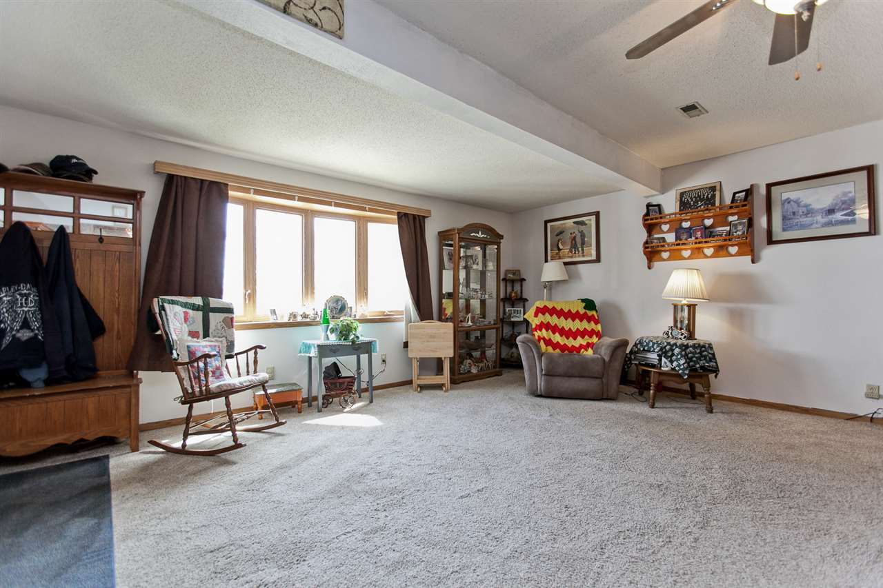 5125 Ely Road Southwest Cedar Rapids, IA 52404 - Photo 8 of 26 Gallery Image 8
