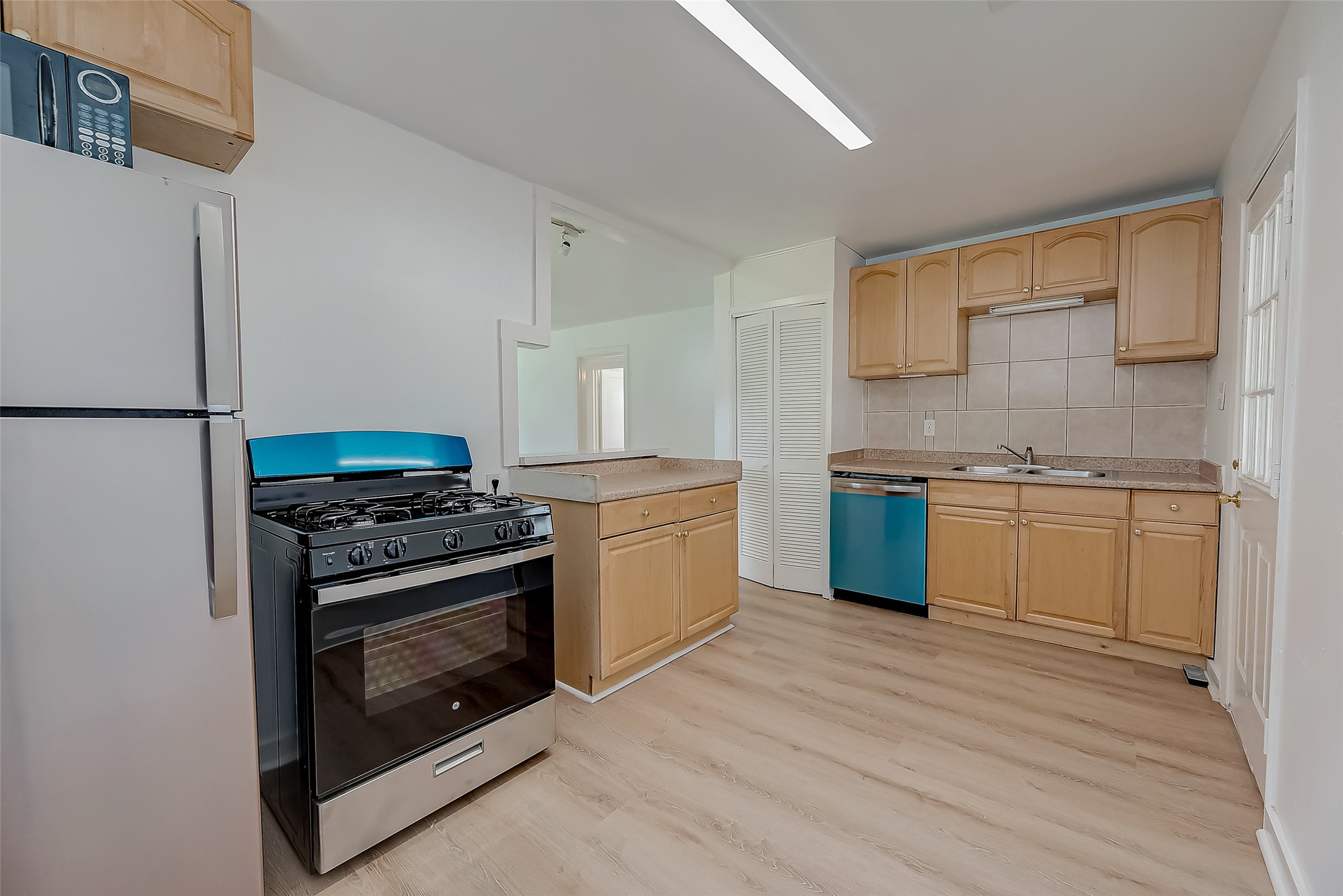 2051 Santa Rosa Street Houston, TX 77023 - Photo 11 of 33