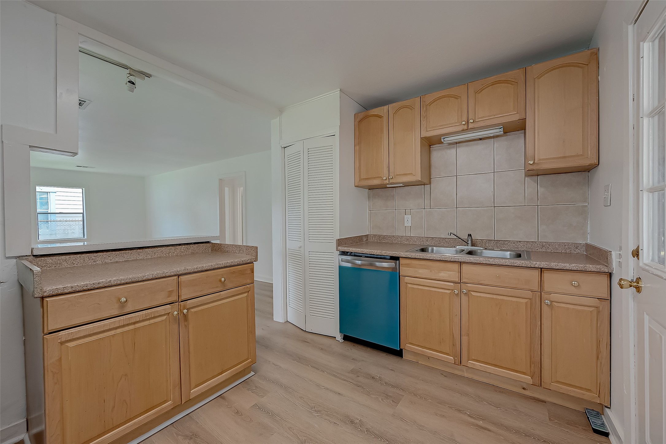 2051 Santa Rosa Street Houston, TX 77023 - Photo 16 of 33