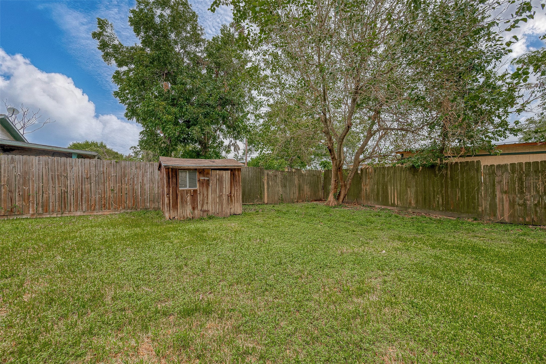 2051 Santa Rosa Street Houston, TX 77023 - Photo 31 of 33