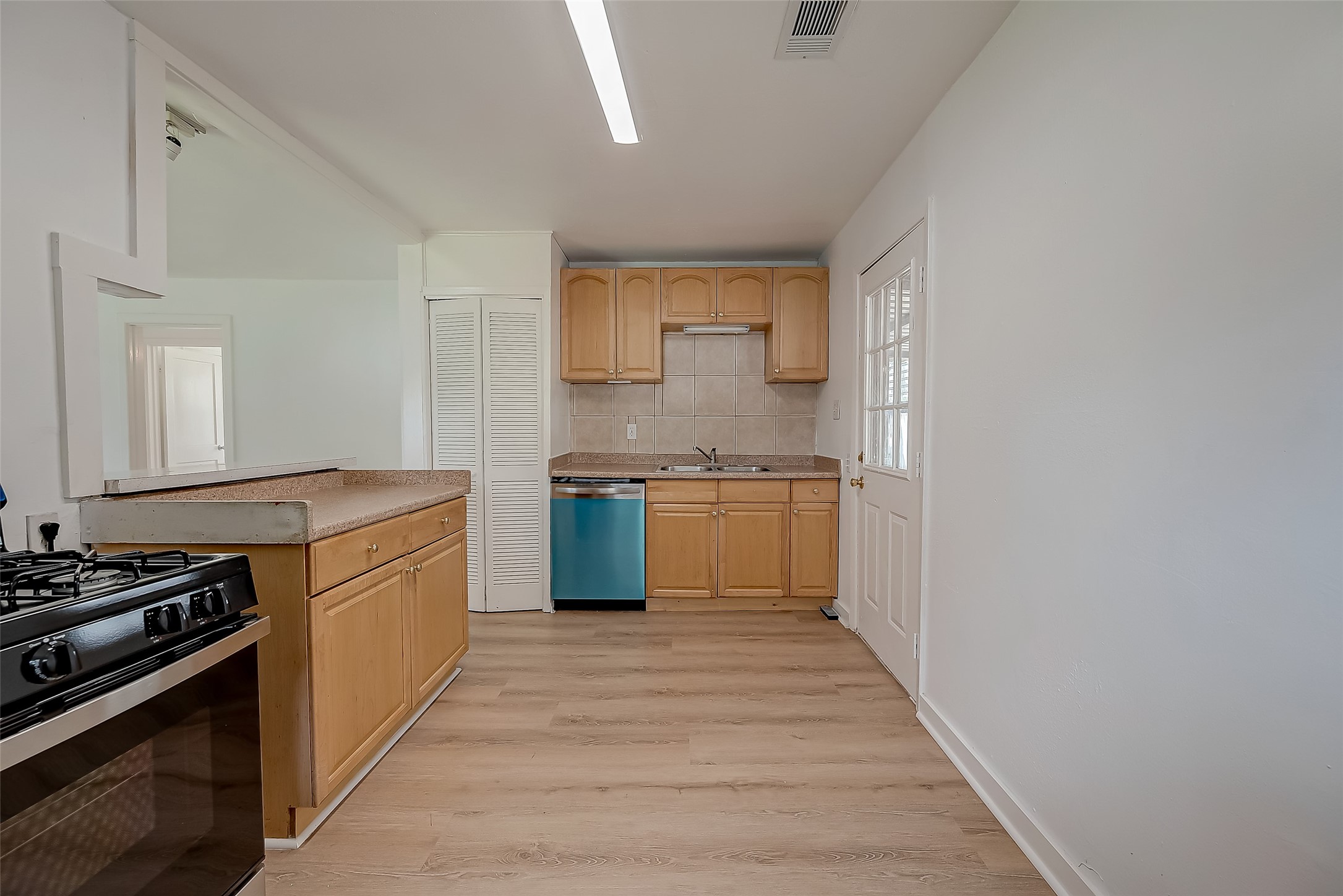 2051 Santa Rosa Street Houston, TX 77023 - Photo 10 of 33