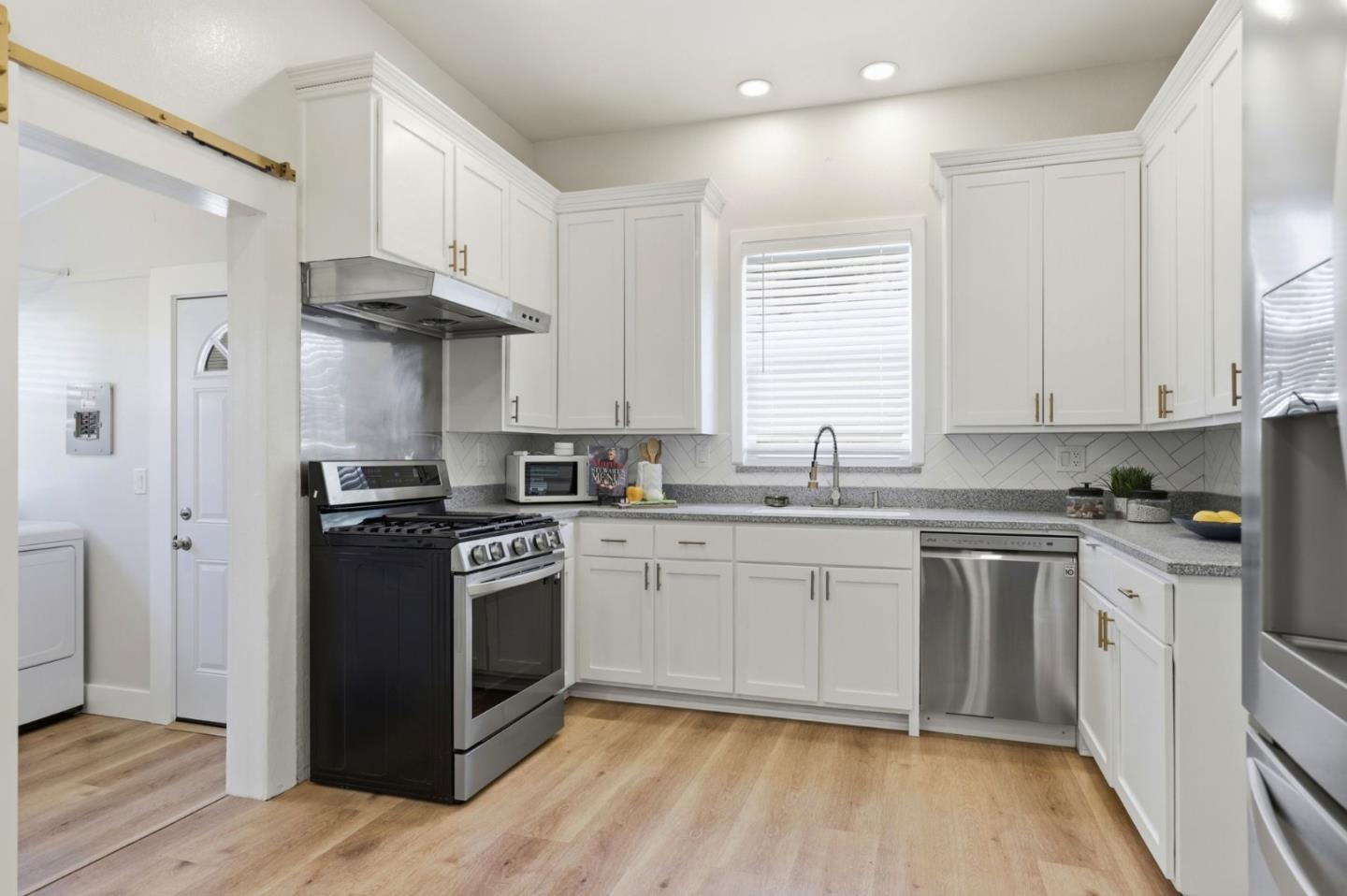 194 4th Street Gilroy, CA 95020 - Photo 4 of 61