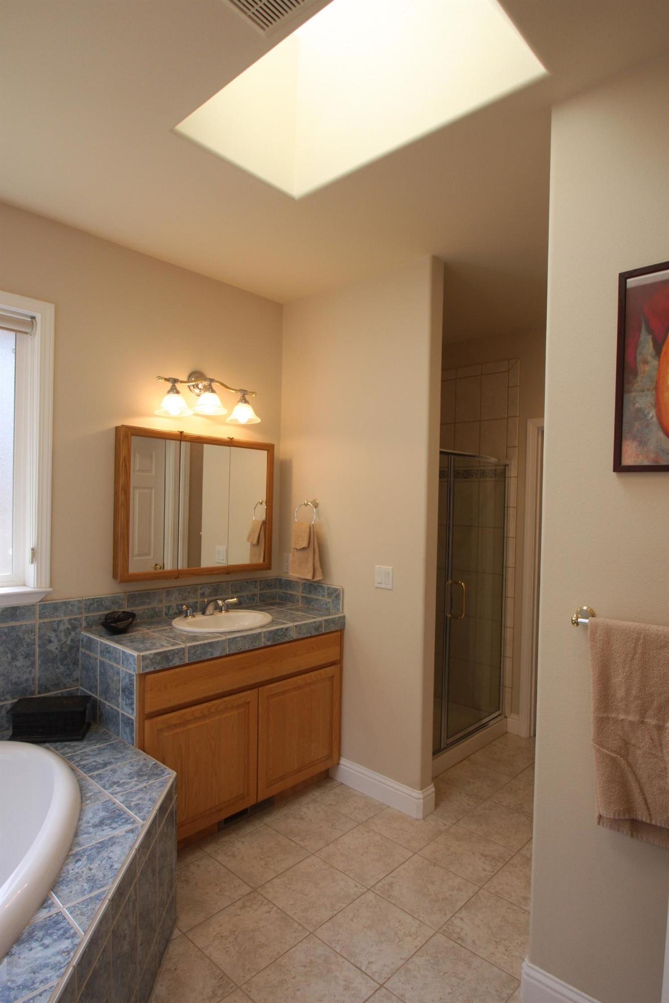 11819 Merganser Road Klamath Falls, OR 97601 - Photo 15 of 24 Master bath shower and double vanities