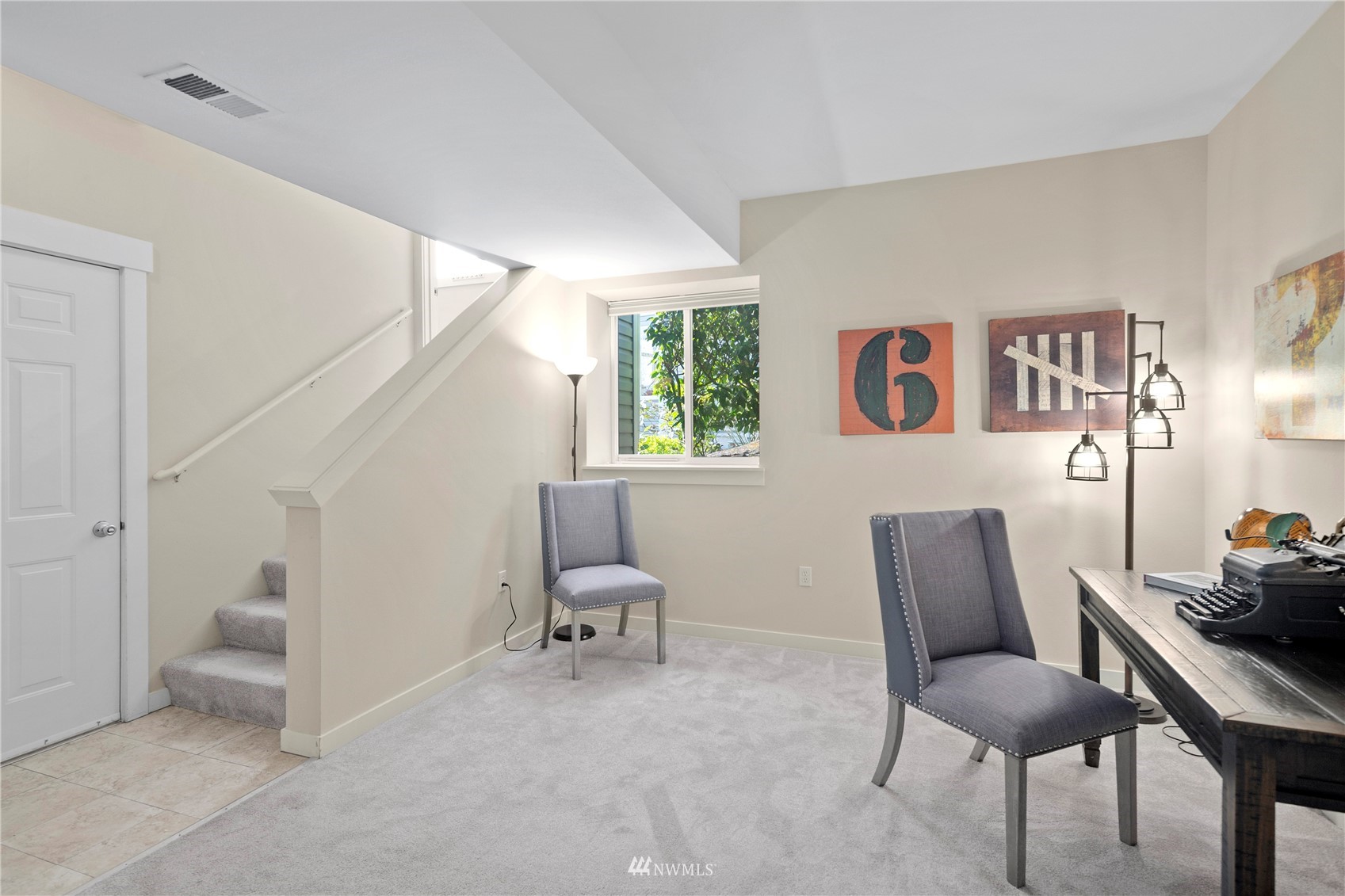 23120 Southeast Black Nugget Road, Unit H1 Issaquah, WA 98029 - Photo 23 of 27 a living room with furniture and a chair