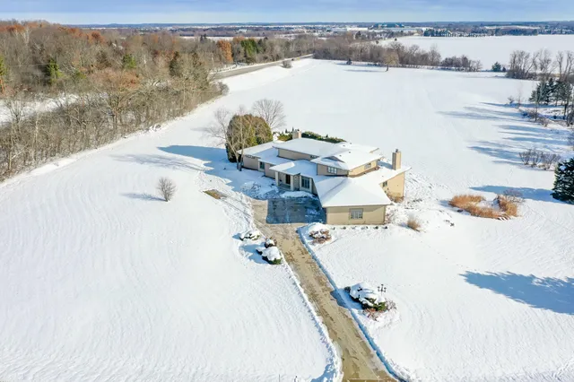 $1,199,999 | 2100 North Oakwoods Court, Summit, WI 53066