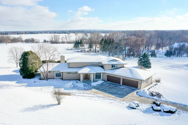 $1,199,999 | 2100 North Oakwoods Court, Summit, WI 53066
