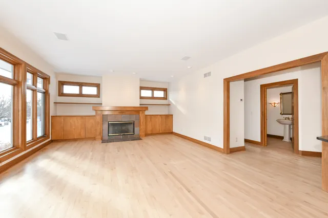 $1,199,999 | 2100 North Oakwoods Court, Summit, WI 53066