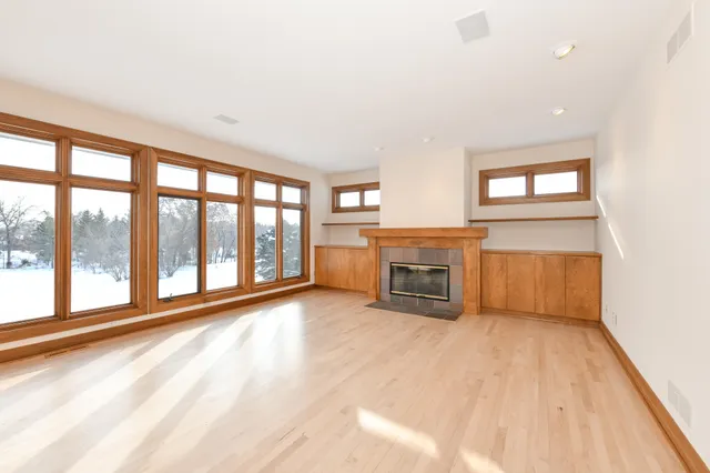 $1,199,999 | 2100 North Oakwoods Court, Summit, WI 53066