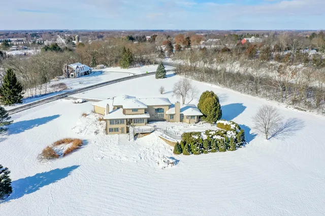 $1,199,999 | 2100 North Oakwoods Court, Summit, WI 53066