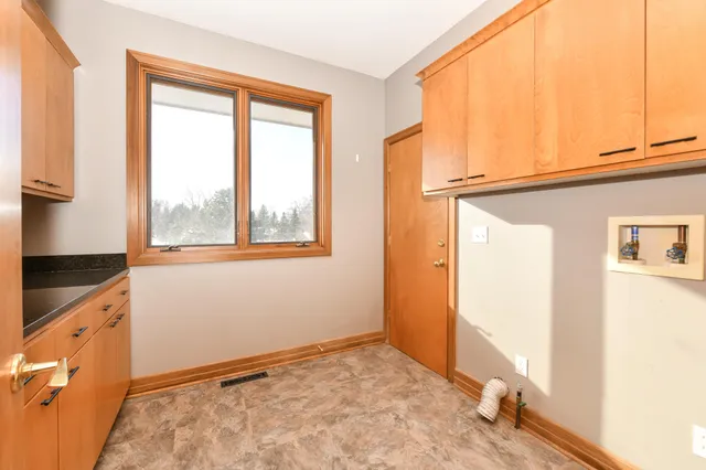 $1,199,999 | 2100 North Oakwoods Court, Summit, WI 53066