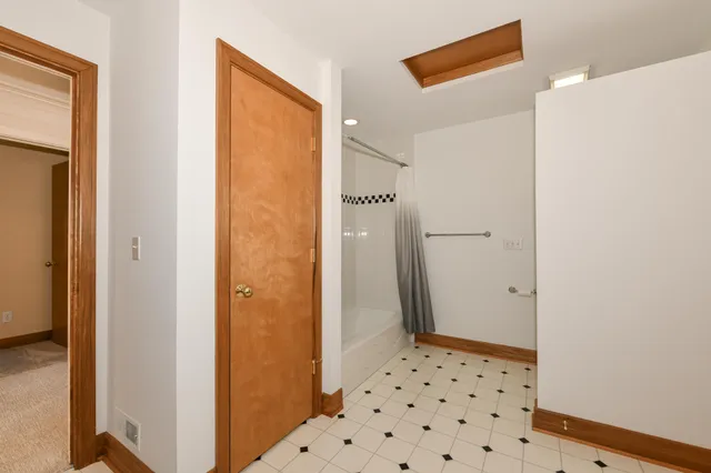 $1,199,999 | 2100 North Oakwoods Court, Summit, WI 53066