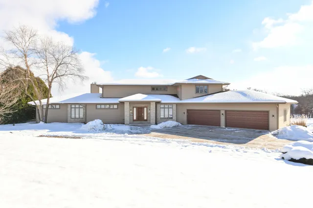 $1,199,999 | 2100 North Oakwoods Court, Summit, WI 53066