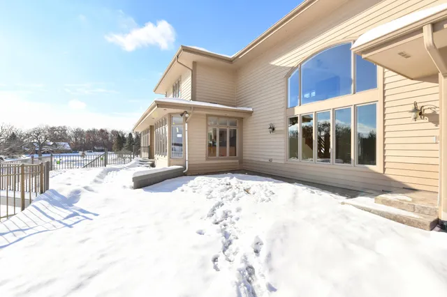 $1,199,999 | 2100 North Oakwoods Court, Summit, WI 53066
