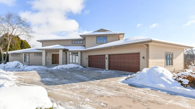 $1,199,999 | 2100 North Oakwoods Court, Summit, WI 53066