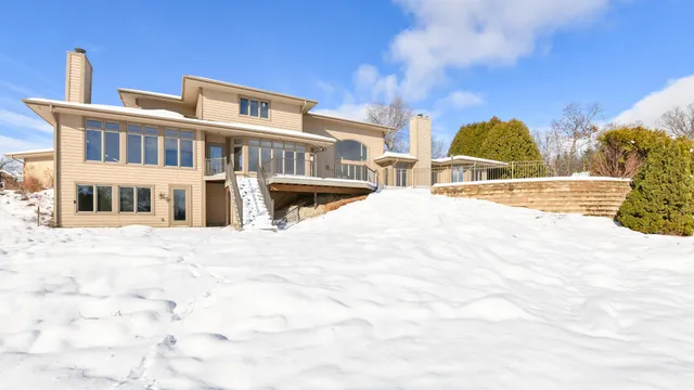 $1,199,999 | 2100 North Oakwoods Court, Summit, WI 53066