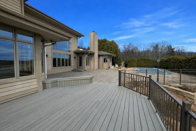 $1,199,999 | 2100 North Oakwoods Court, Summit, WI 53066