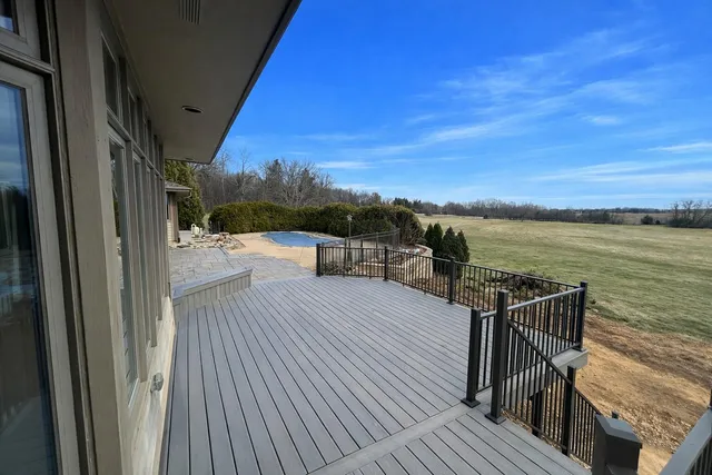 $1,199,999 | 2100 North Oakwoods Court, Summit, WI 53066