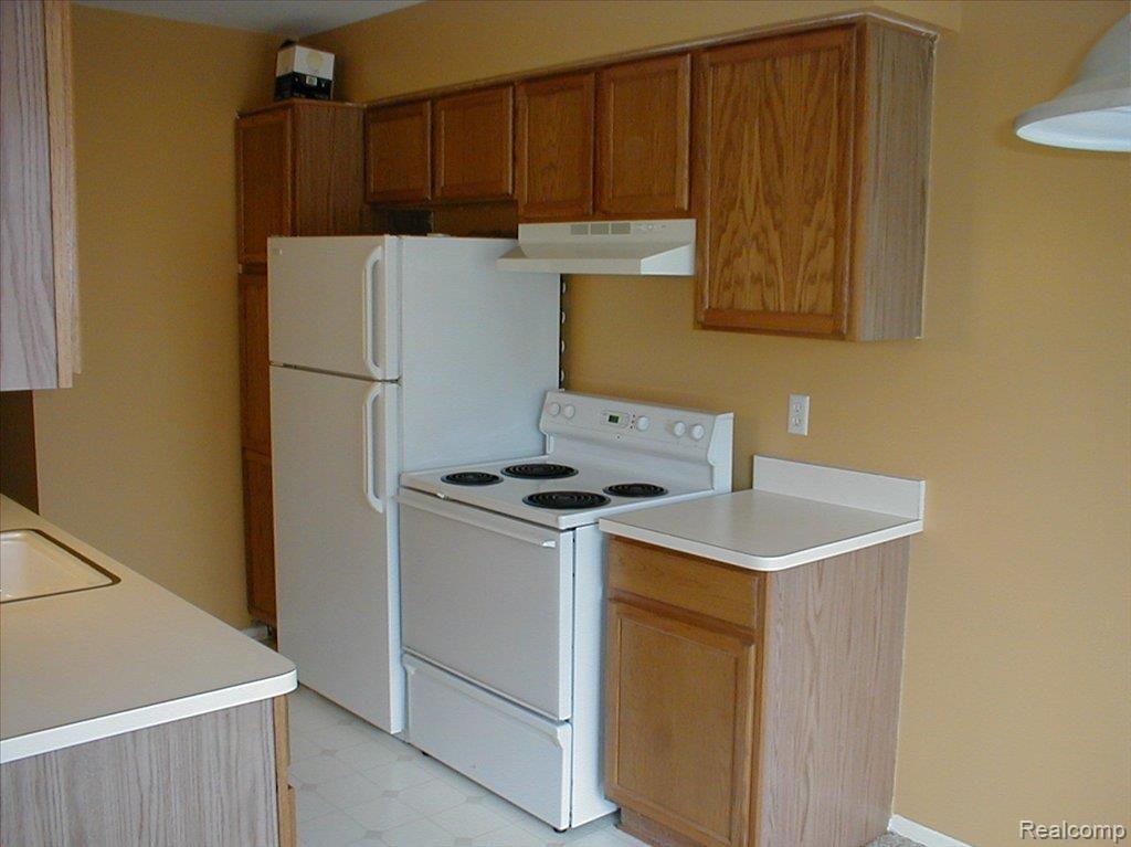 80 Pine Tree Ridge, Unit 30 Waterford, MI 48327 - Photo 10 of 10 P1010009