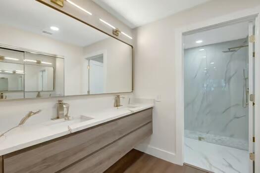 8914 Windtree Street Boca Raton, FL 33496 - Photo 23 of 30 Primary Vanity