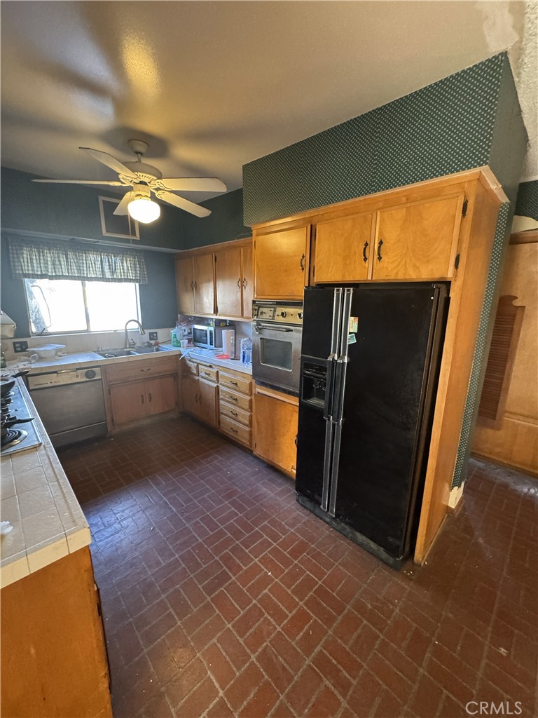 17545 Community Street Northridge, CA 91325 - Photo 15 of 24 Kitchen