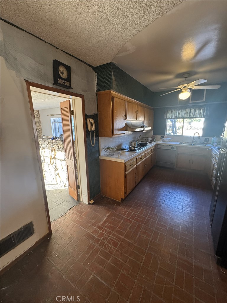 17545 Community Street Northridge, CA 91325 - Photo 17 of 24 Kitchen