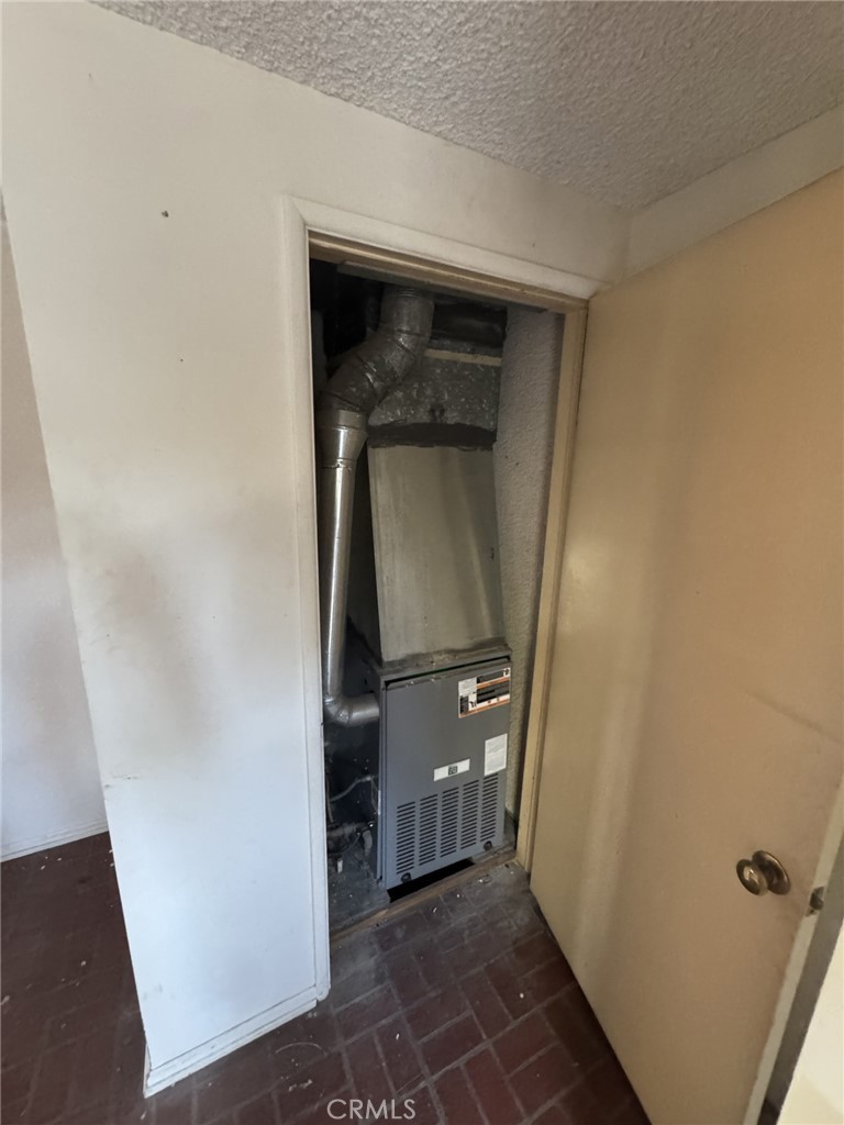 17545 Community Street Northridge, CA 91325 - Photo 24 of 24 Heater