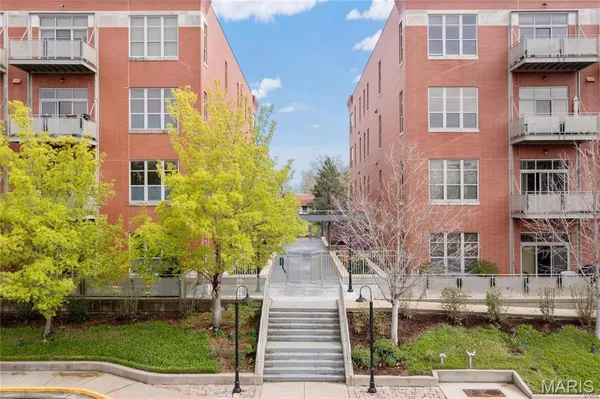 $3,995 | 6340 Clayton Road, Unit 103, St. Louis, MO 63117