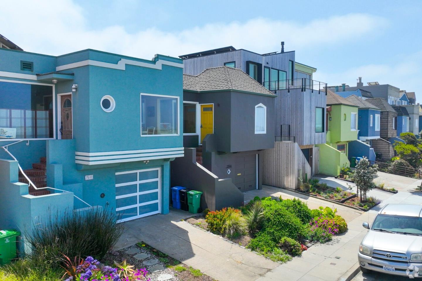 2271 40th Avenue San Francisco, CA 94116 - Photo 101 of 125 a front view of a house with a yard