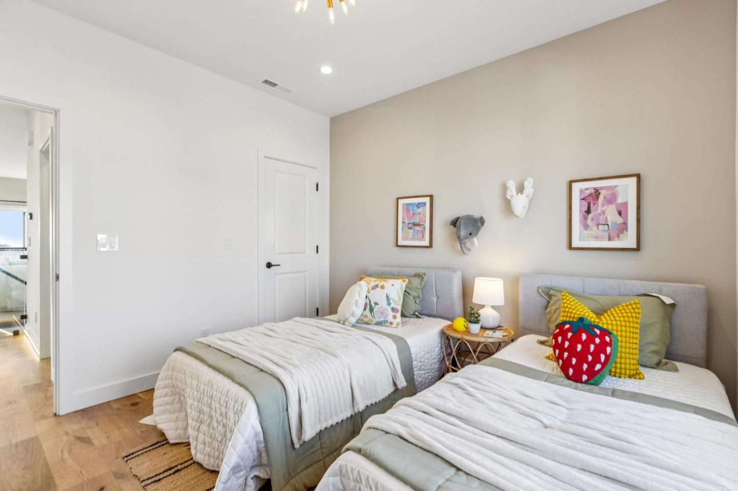 2271 40th Avenue San Francisco, CA 94116 - Photo 57 of 125 a bedroom with two beds and painting on the wall