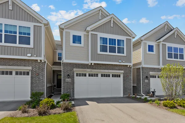 $3,395 | 3 Barkley Avenue, Warrenville, IL 60555