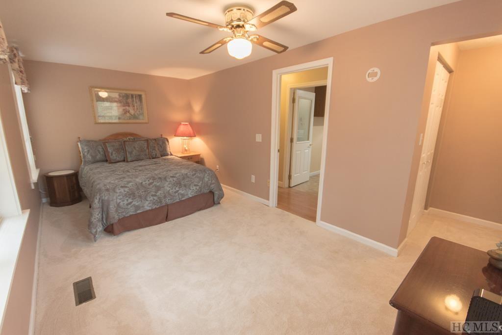 4525 Tessentee Road Franklin, NC 28734 - Photo 40 of 72 Gallery Image 40