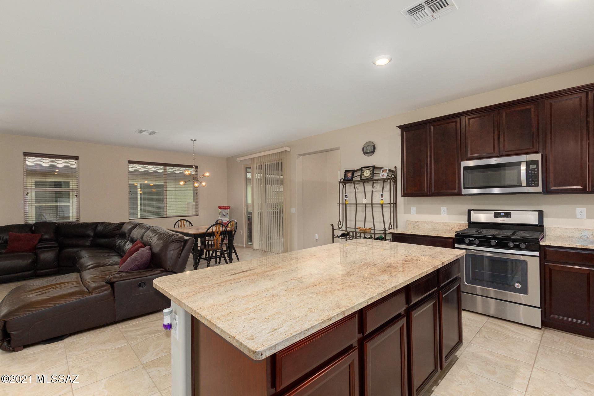 9578 South Trapper Ridge Drive Tucson, AZ 85747 - Photo 9 of 27