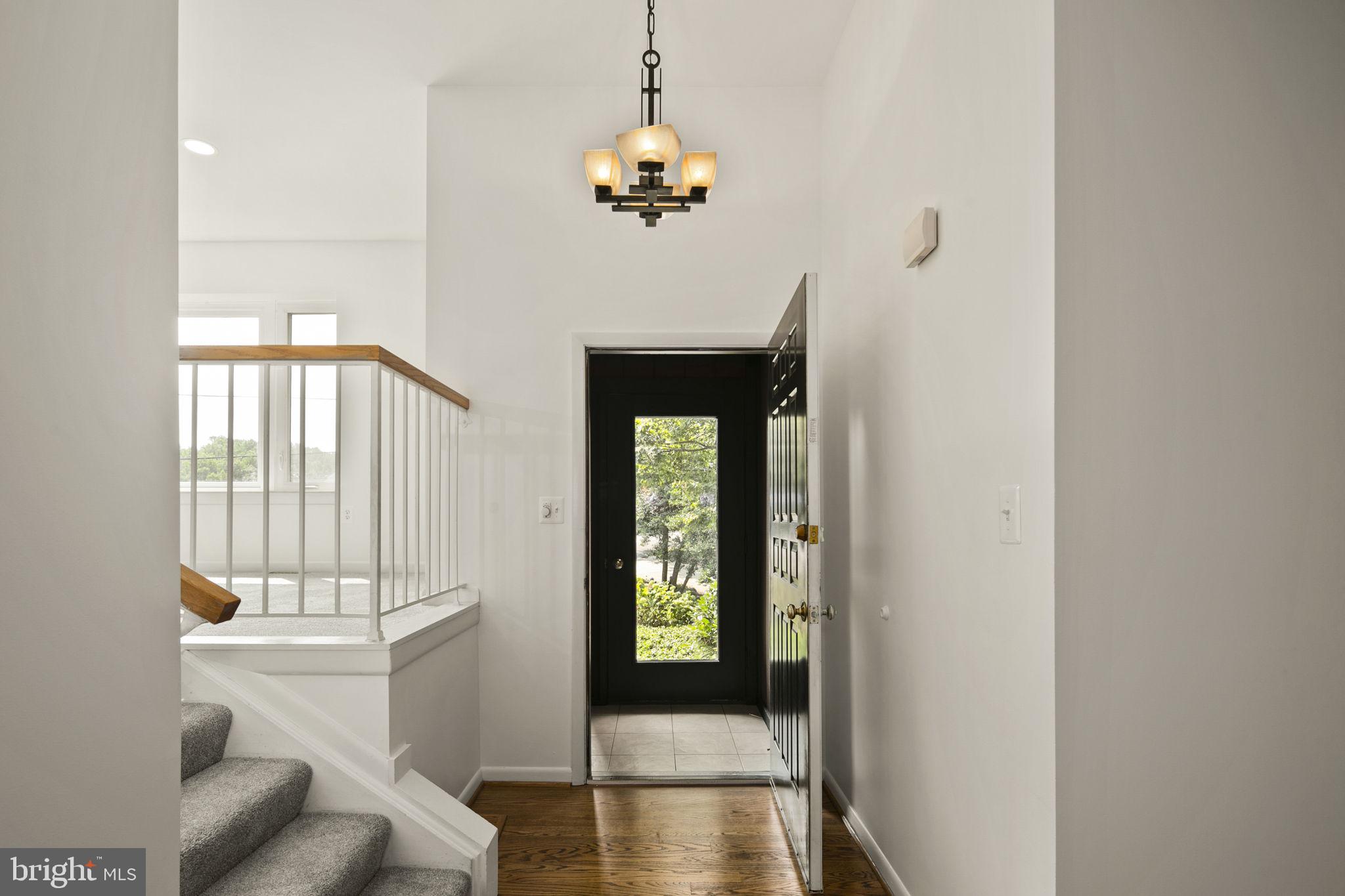 8716 Center Road Springfield, VA 22152 - Photo 4 of 43 Bright Entry Area