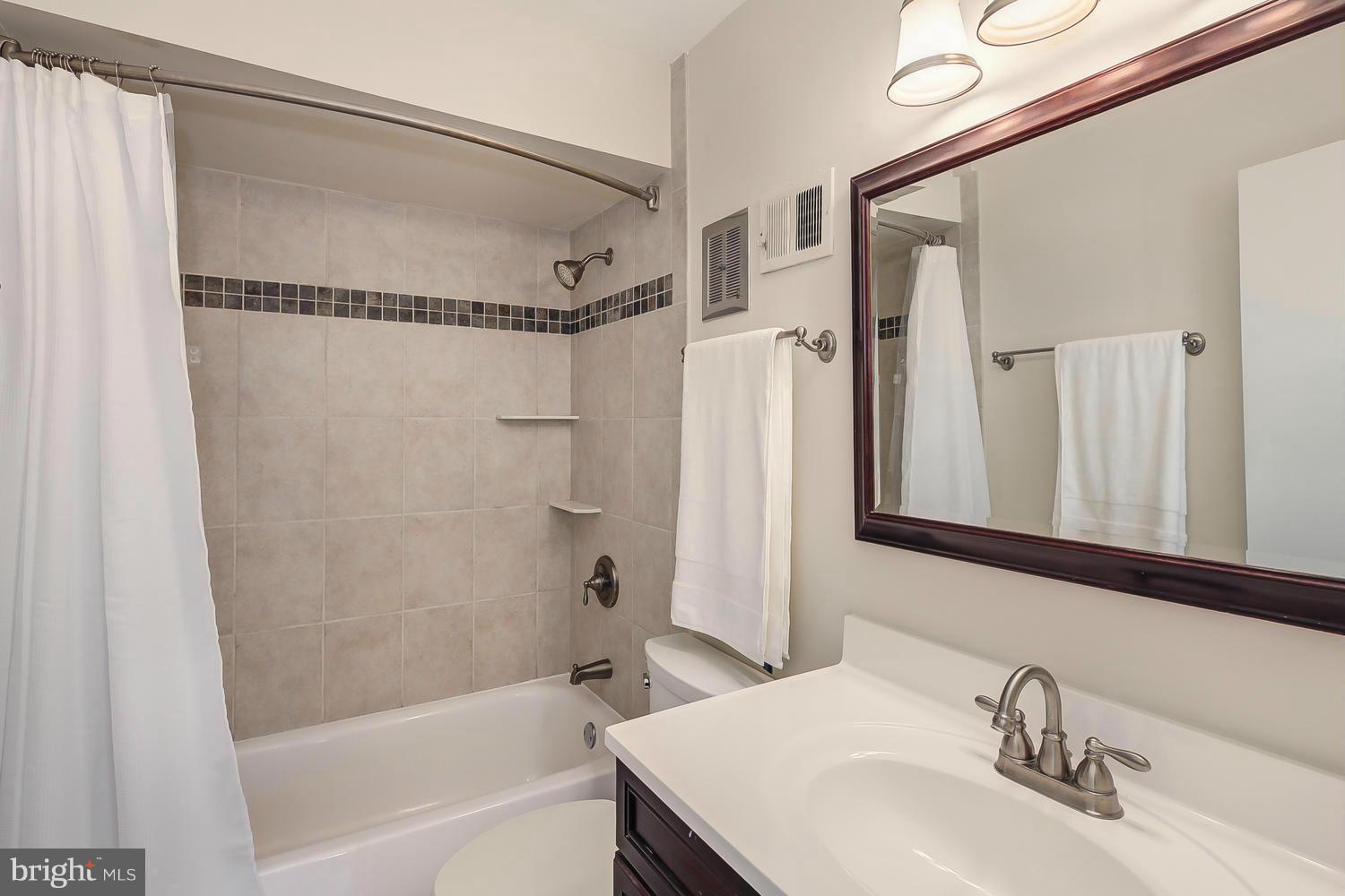 8350 Wickham Road Springfield, VA 22152 - Photo 11 of 22 Bath (Master)