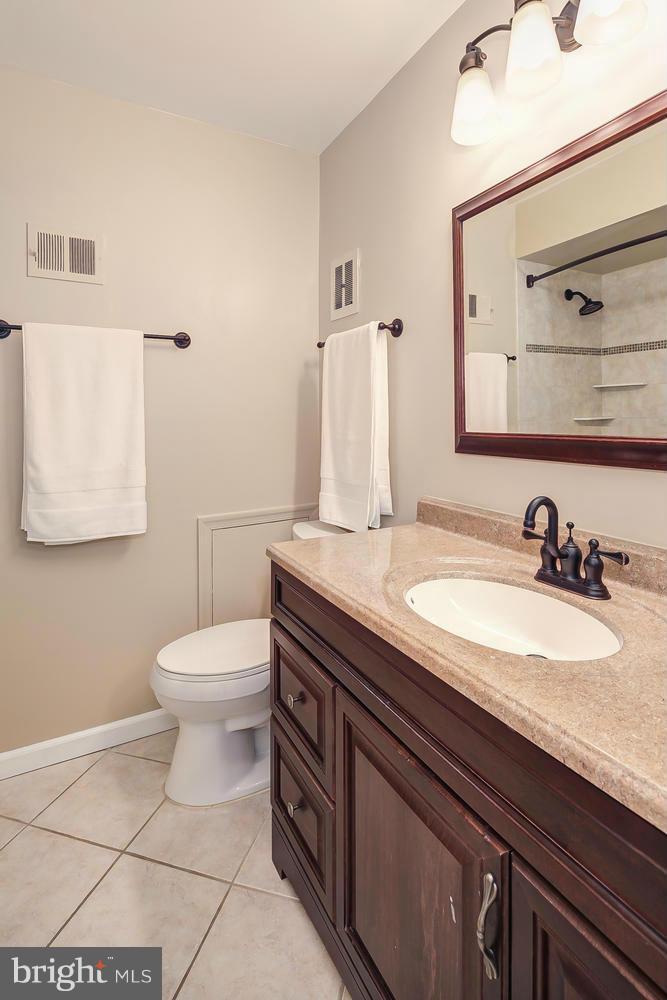 8350 Wickham Road Springfield, VA 22152 - Photo 14 of 22 Bath