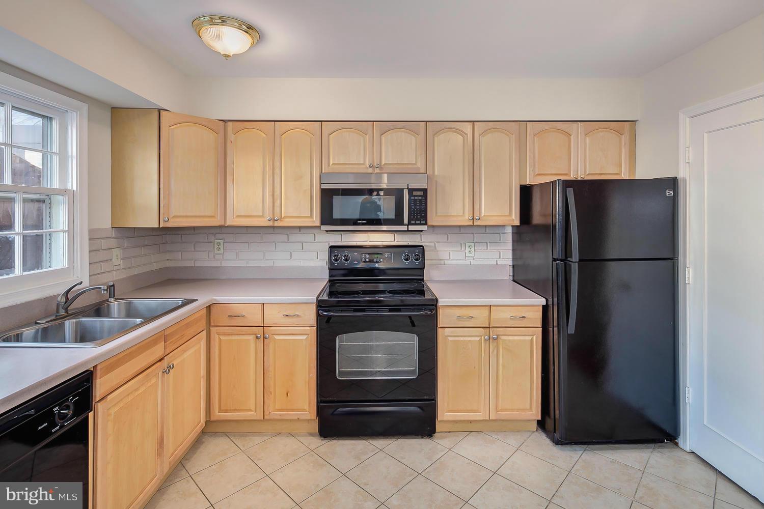 8350 Wickham Road Springfield, VA 22152 - Photo 7 of 22 Kitchen