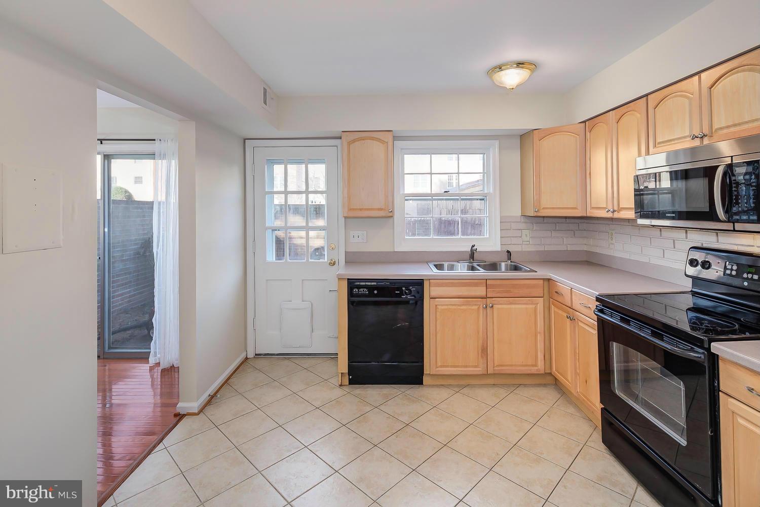 8350 Wickham Road Springfield, VA 22152 - Photo 8 of 22 Kitchen