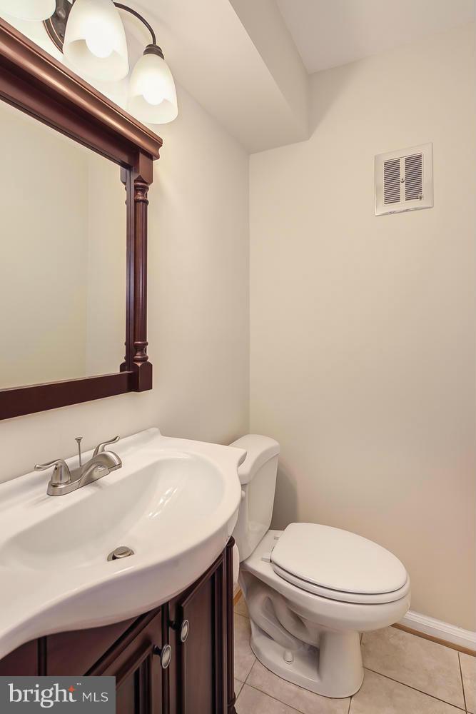 8350 Wickham Road Springfield, VA 22152 - Photo 9 of 22 Powder room