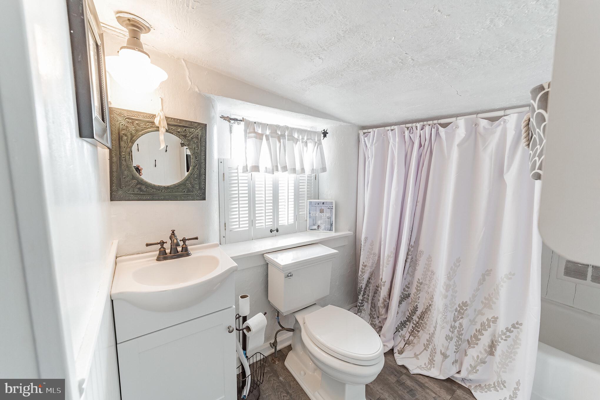 244 North Whitford Road Exton, PA 19341 - Photo 31 of 46 2nd floor full bath.