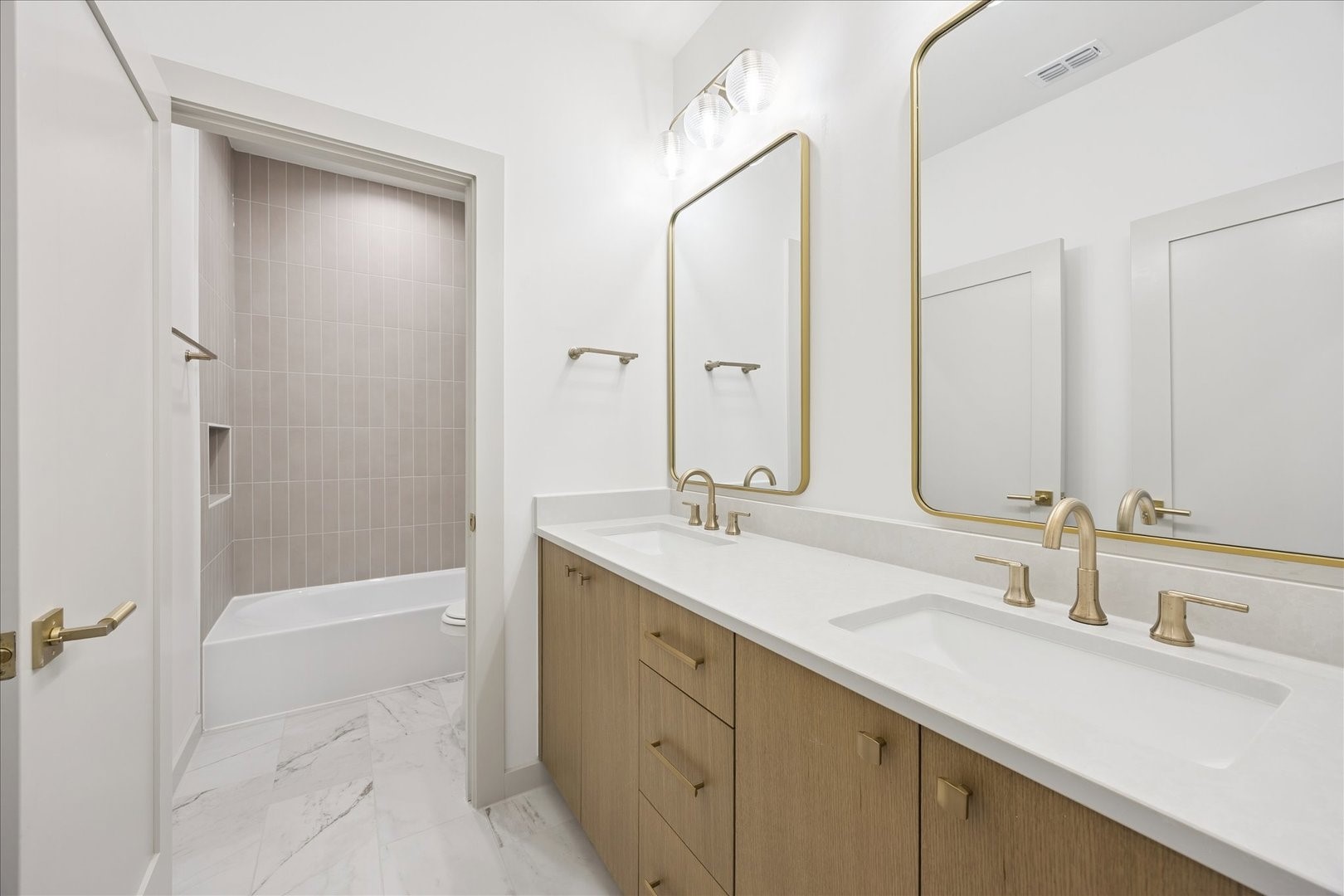 1209 Willard Street Houston, TX 77006 - Photo 28 of 35 a bathroom with a tub sink and mirror