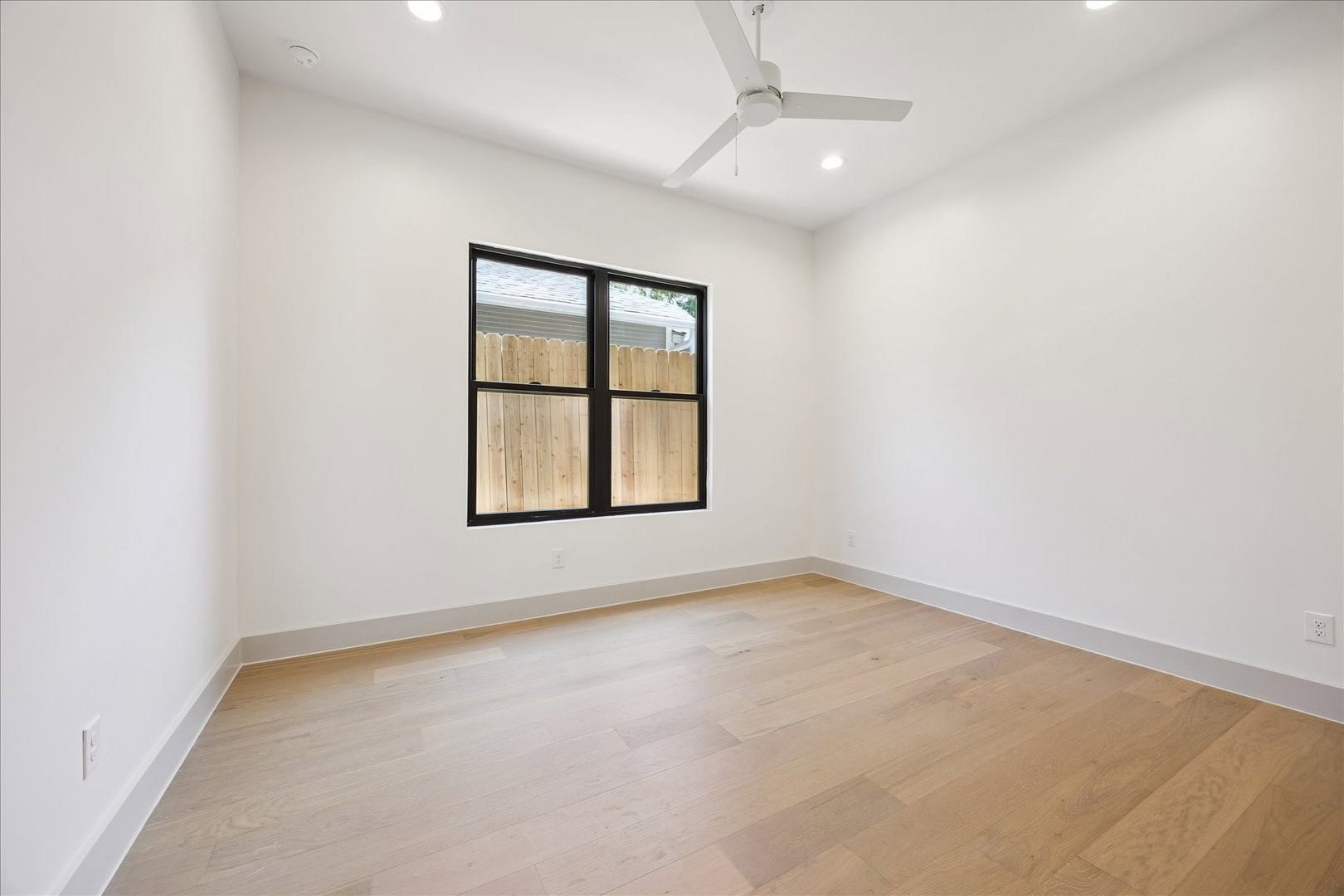 1209 Willard Street Houston, TX 77006 - Photo 30 of 35 an empty room with a window