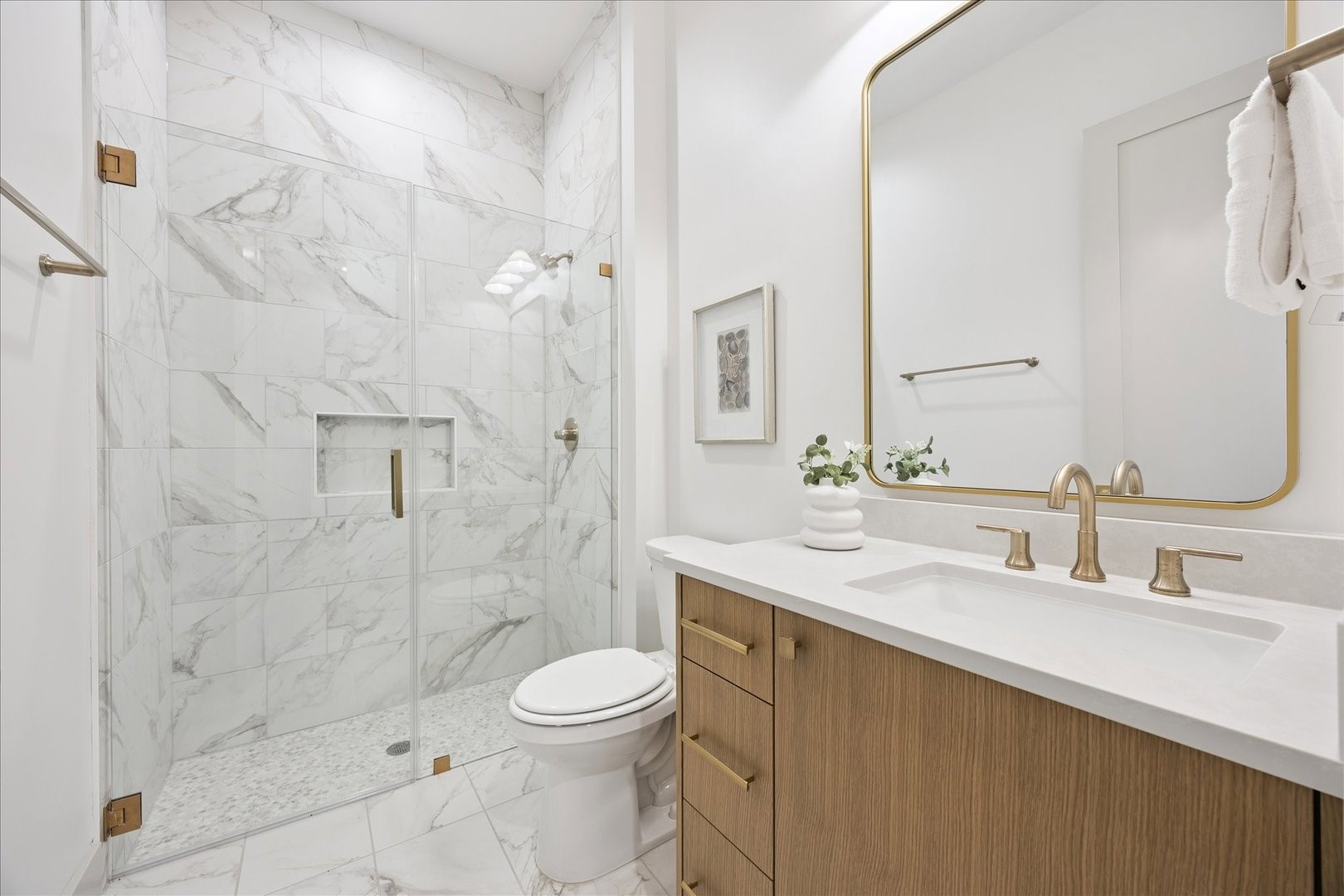 1209 Willard Street Houston, TX 77006 - Photo 31 of 35 a bathroom with a sink a toilet and shower
