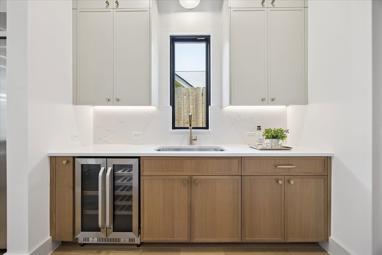 1209 Willard Street Houston, TX 77006 - Photo 8 of 35 a bathroom with a sink and a mirror